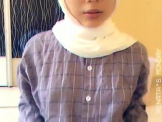 پسندیدہ tudung لڑکی