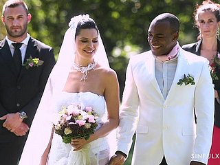 FFM romantico trio interrazziale con Kira Regina e Canela pelle