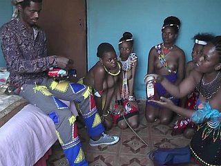 chicas en topless africanos