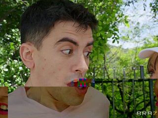 Horny Gilf Sally d'Angelo veut la bite de gros adolescent