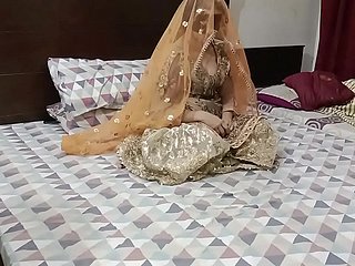 زوجين متشددين الجنس في ليلة الزفاف