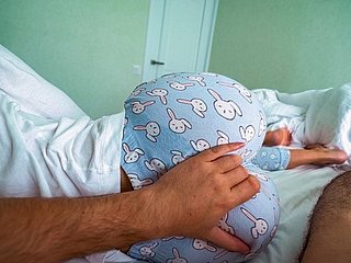 Angel of mercy Langkah bangun dan membantu Step Confrere merangkap semasa dia menonton lucah - Creampie