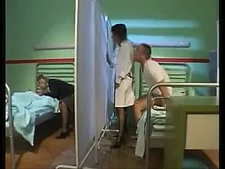 ممرضة أنثى تبدأ مستشفى ساخن 4 اتجاه