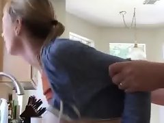 vriend vrouw in de keuken
