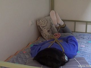 Sự trói buộc của Trung Quốc và cù lét trong vớ trắng