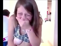Filha tem orgasmo silencioso e esguichos