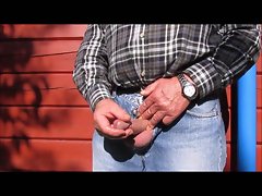 poca carga del hombre de edad