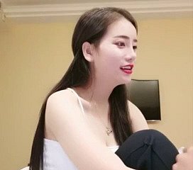 Une streameuse chinoise récompense sa meilleure aficionado avec une fellation et du sexe
