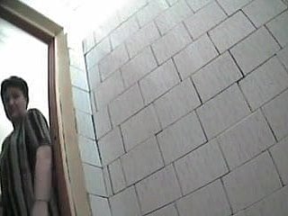 cámara oculta en el baño - 2
