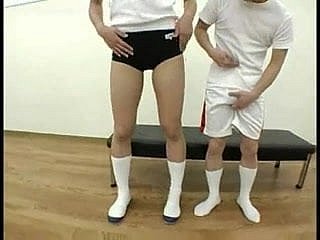 uzun boylu bir kadın ve kısa boylu (sansürlü)