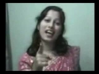 eine indische Dame, pass through the pearly gates ihr Dissipated außerhalb