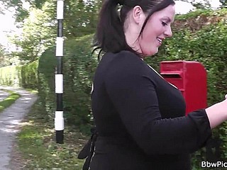 彼はセックスのための脂肪の女の子をピックアップ