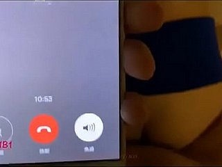 电话系列 - 边给女情人打电话边操骚逼 (增大延时加徽信 xm32023)