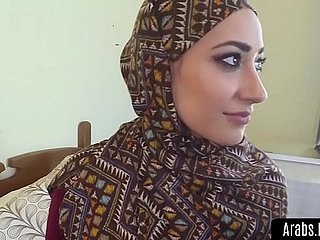 عرب beautys بالوں والے بلی ڈک کے ساتھ بھرا