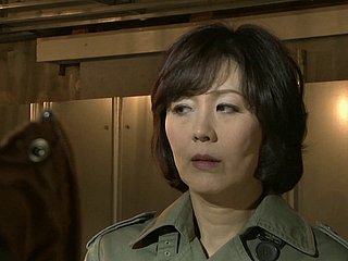 ฮิโตมิ Enjoji เป็นผู้หญิงที่เป็นผู้ใหญ่ที่มีจินตนาการประหลาด