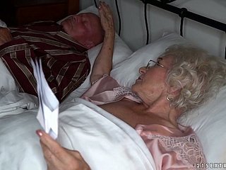 Granny Norma menipu pada suaminya dengan muda kekasih berdarah panas